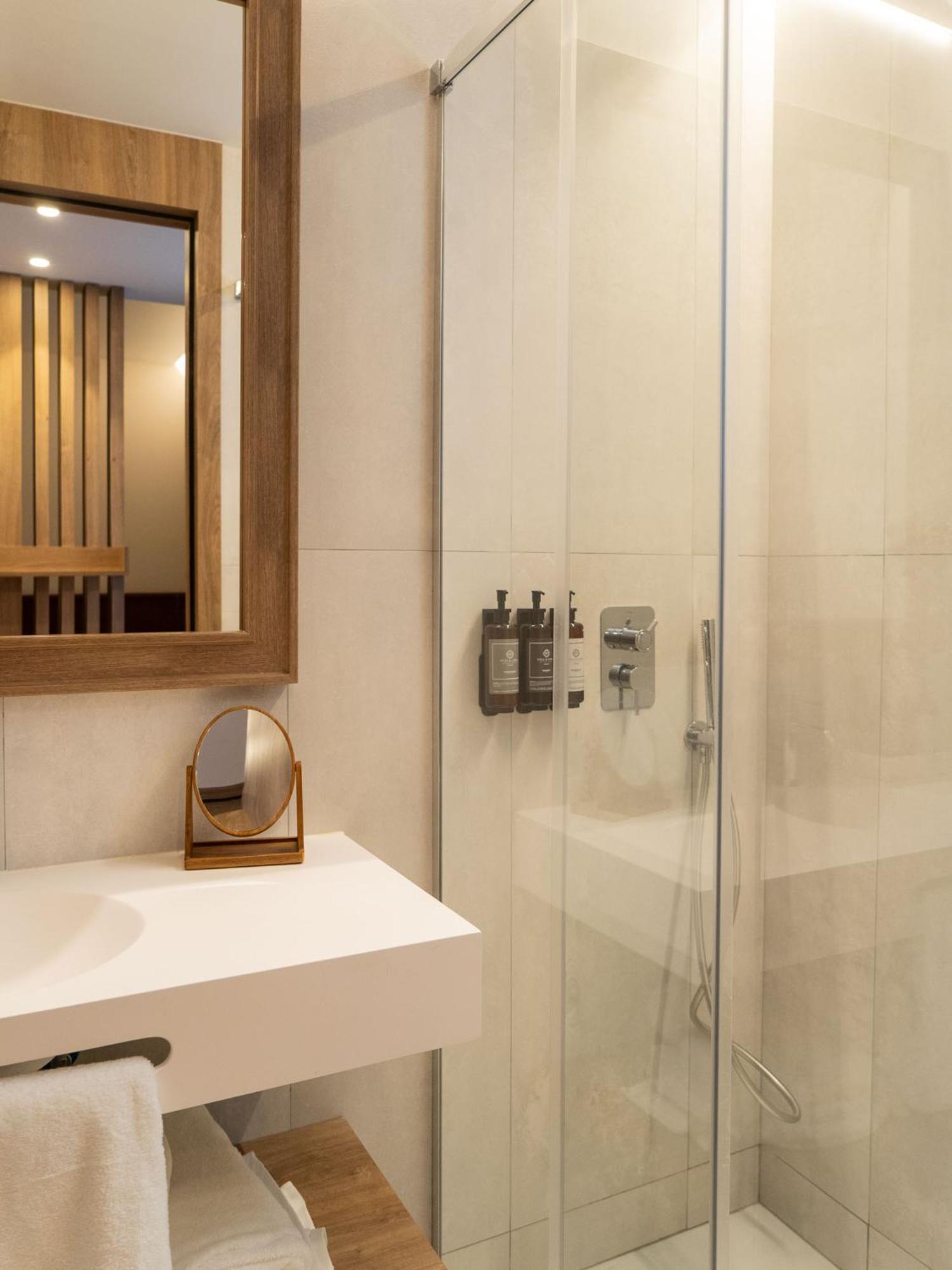 Hotel Well And Come Malaga Luaran gambar